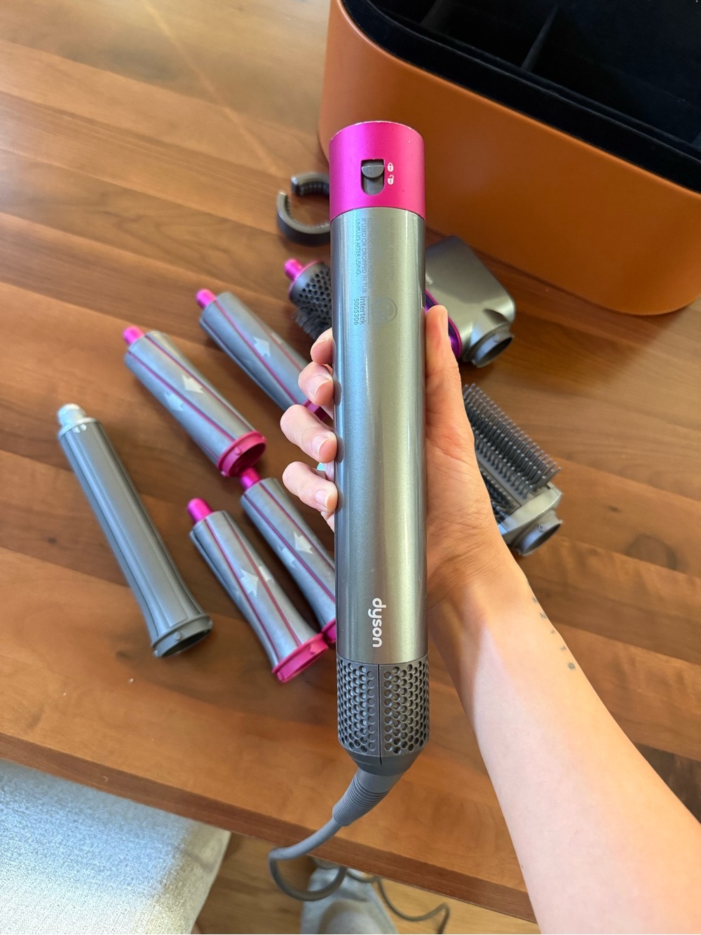 Dyson Airwrap - Complete Multi Styler Nickel & Fuschia with Leather Case - Picture 8 of 14
